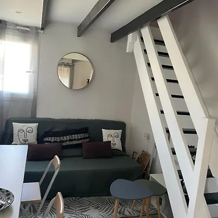 Charmante Maison Rénovée, à Pied, Cour Privée