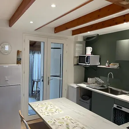 Casa vacanze Charmante Maison Rénovée, à Pied, Cour Privée