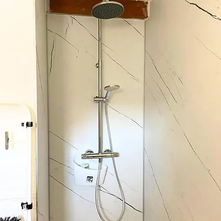 Charmante Maison Renovee, A Pied, Cour Privee Feriehus *